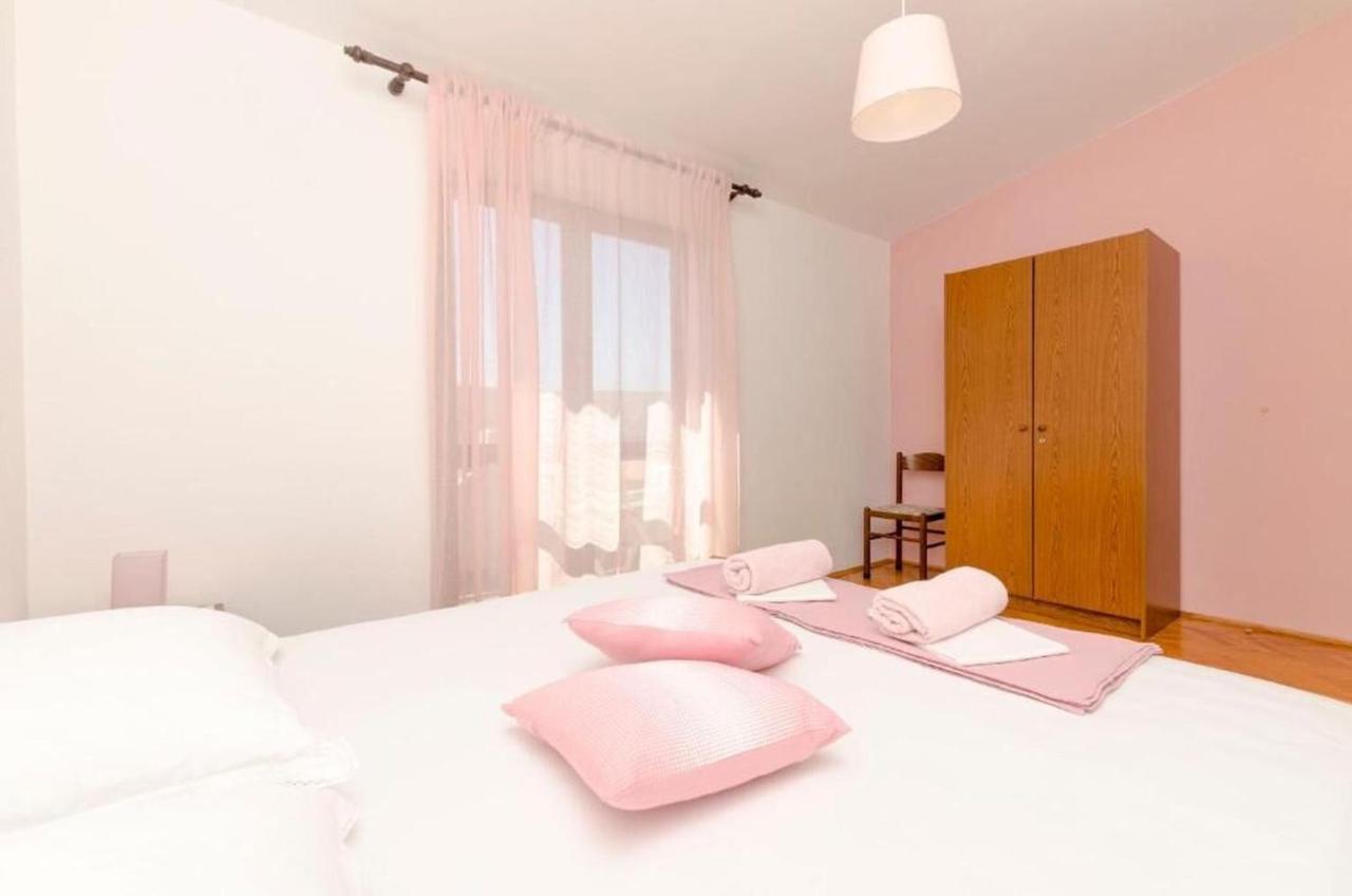 Apartments Spavalo Паг Экстерьер фото