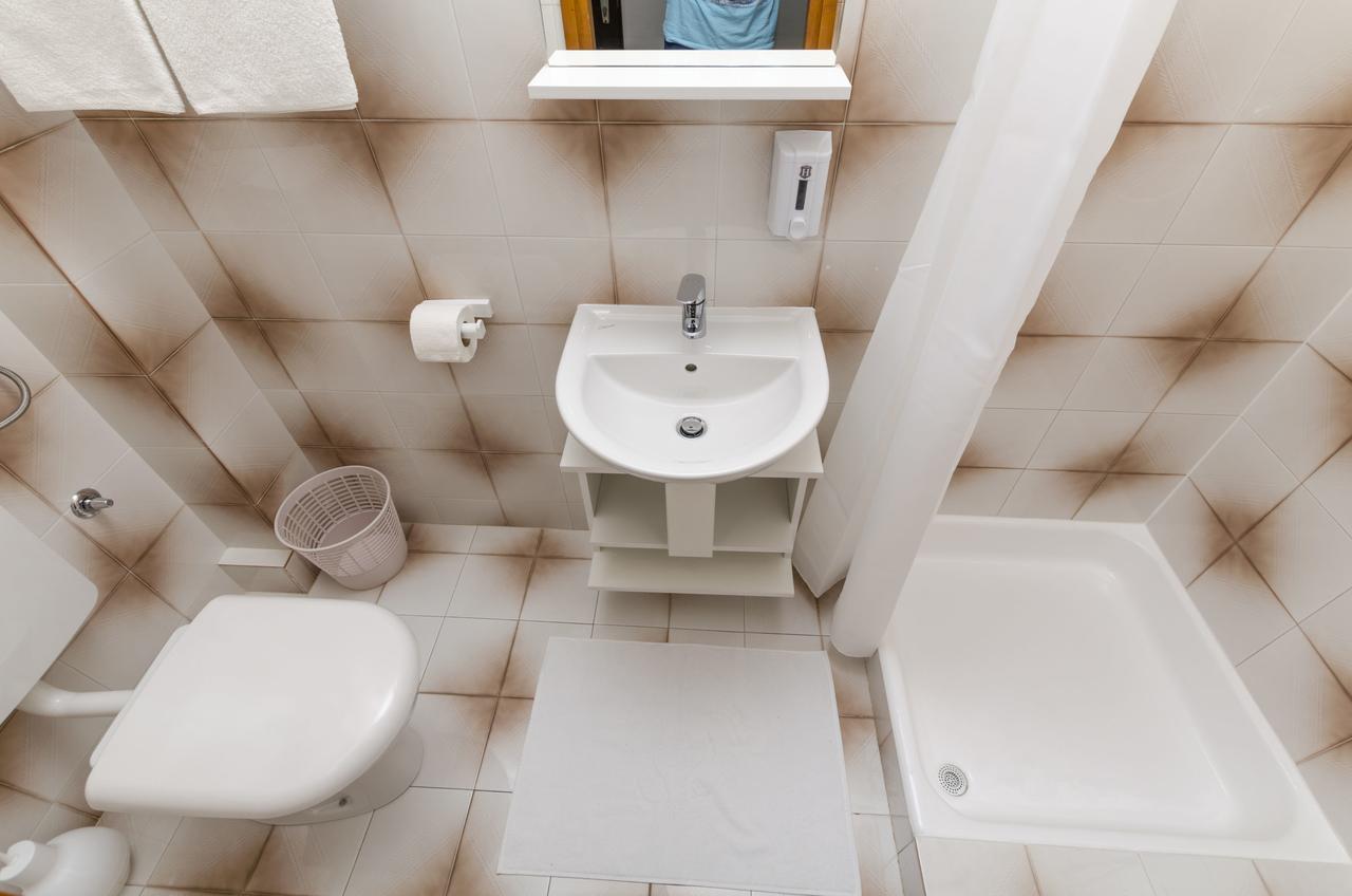Apartments Spavalo Паг Экстерьер фото