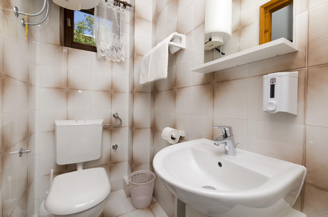 Apartments Spavalo Паг Экстерьер фото