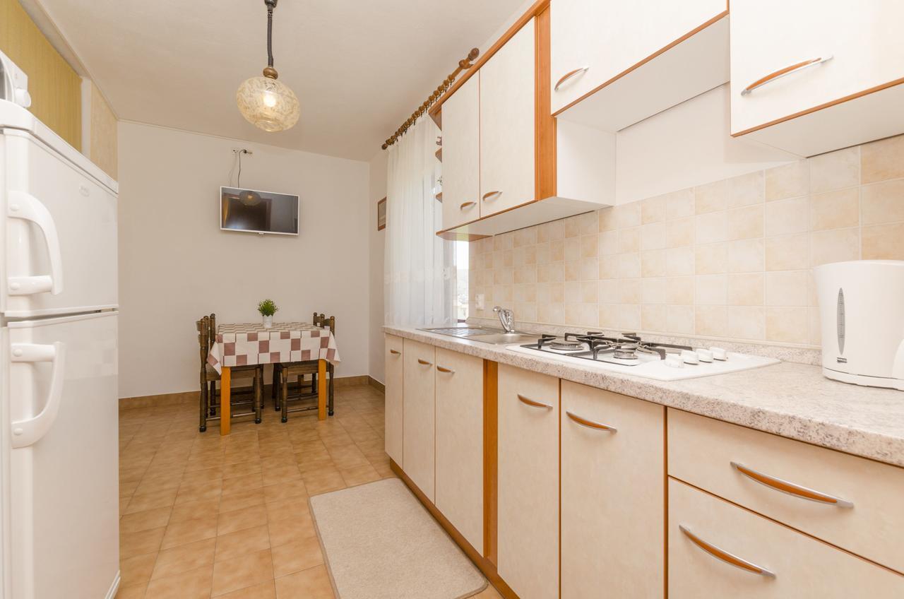 Apartments Spavalo Паг Экстерьер фото