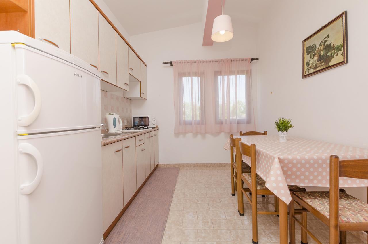 Apartments Spavalo Паг Экстерьер фото