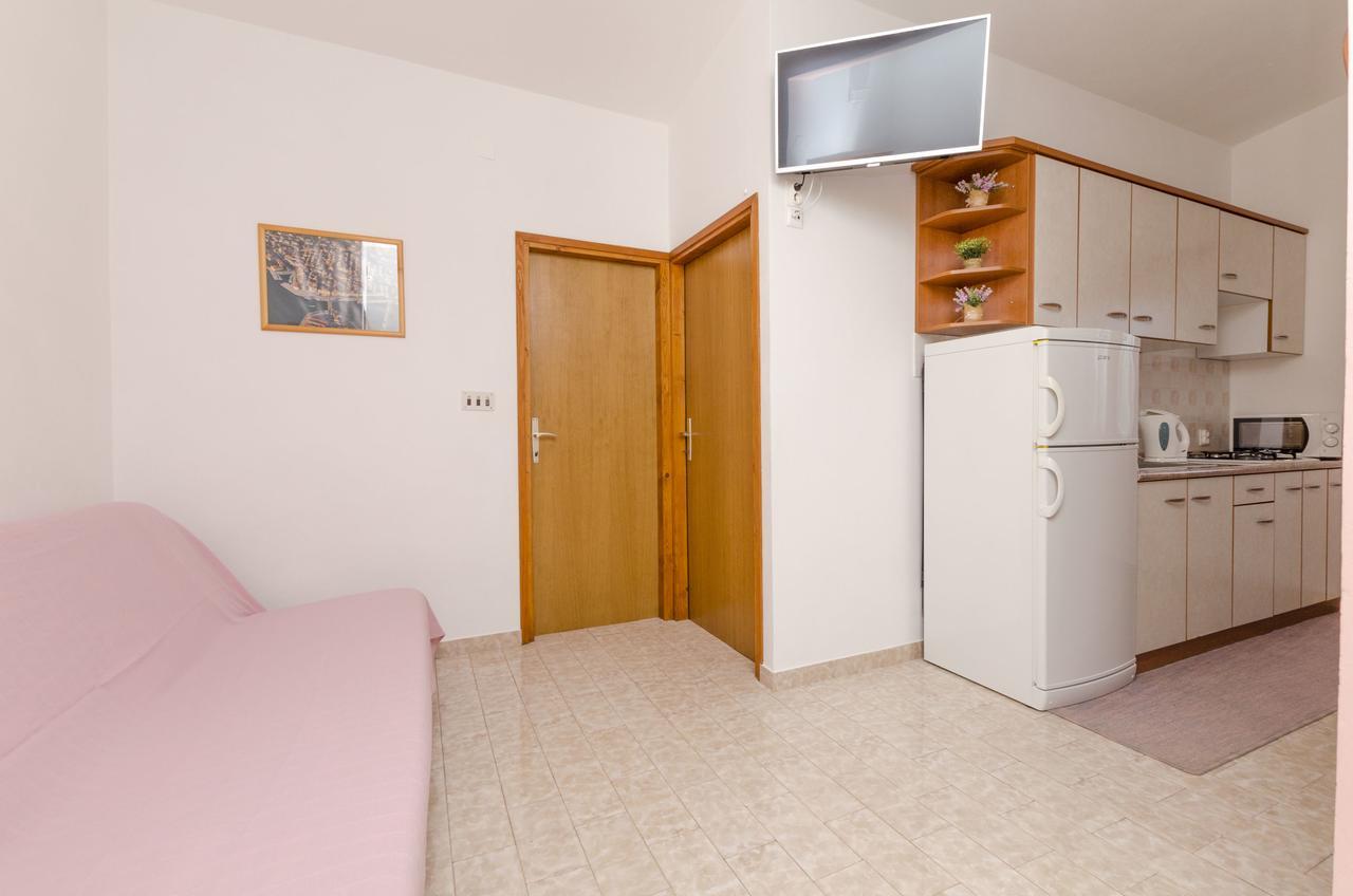 Apartments Spavalo Паг Экстерьер фото