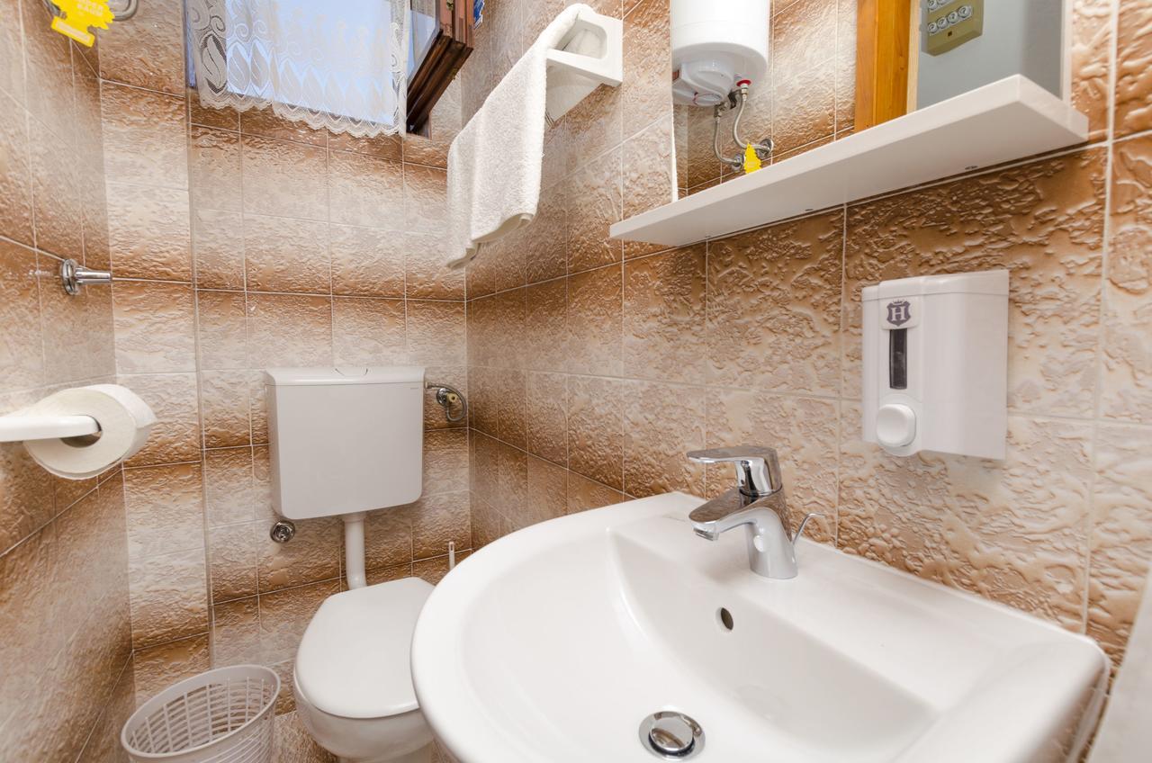 Apartments Spavalo Паг Экстерьер фото